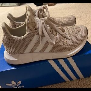 Adidas Women’s Sneaker size 7